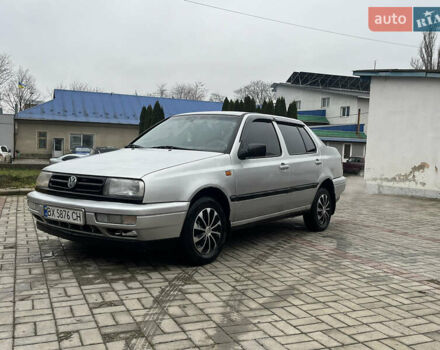 Серый Фольксваген Венто, объемом двигателя 1.78 л и пробегом 300 тыс. км за 1250 $, фото 1 на Automoto.ua