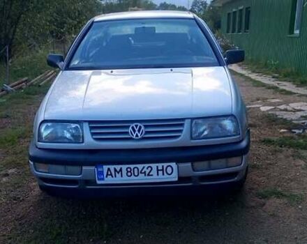 Серый Фольксваген Венто, объемом двигателя 1.78 л и пробегом 300 тыс. км за 2000 $, фото 1 на Automoto.ua