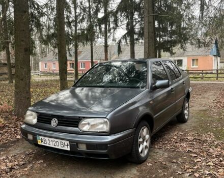 Сірий Фольксваген Венто, об'ємом двигуна 1.8 л та пробігом 200 тис. км за 1550 $, фото 1 на Automoto.ua