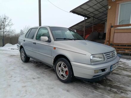 Сірий Фольксваген Венто, об'ємом двигуна 2 л та пробігом 180 тис. км за 1700 $, фото 1 на Automoto.ua