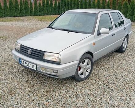 Серый Фольксваген Венто, объемом двигателя 1.78 л и пробегом 326 тыс. км за 2600 $, фото 1 на Automoto.ua