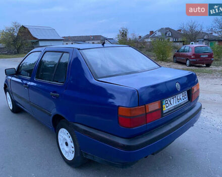 Синий Фольксваген Венто, объемом двигателя 1.78 л и пробегом 250 тыс. км за 1700 $, фото 3 на Automoto.ua