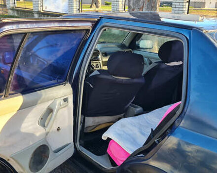 Синій Фольксваген Венто, об'ємом двигуна 1.78 л та пробігом 285 тис. км за 1500 $, фото 5 на Automoto.ua