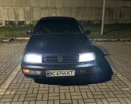 Синій Фольксваген Венто, об'ємом двигуна 1.8 л та пробігом 300 тис. км за 1650 $, фото 5 на Automoto.ua