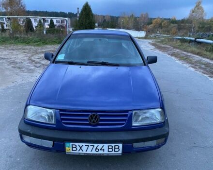 Синій Фольксваген Венто, об'ємом двигуна 1.8 л та пробігом 250 тис. км за 1700 $, фото 3 на Automoto.ua