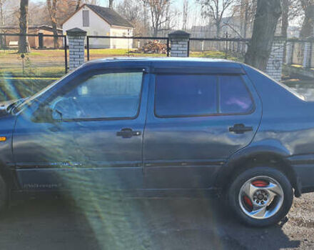 Синій Фольксваген Венто, об'ємом двигуна 1.78 л та пробігом 285 тис. км за 1500 $, фото 1 на Automoto.ua