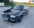 Синій Фольксваген Венто, об'ємом двигуна 1.78 л та пробігом 300 тис. км за 2000 $, фото 1 на Automoto.ua