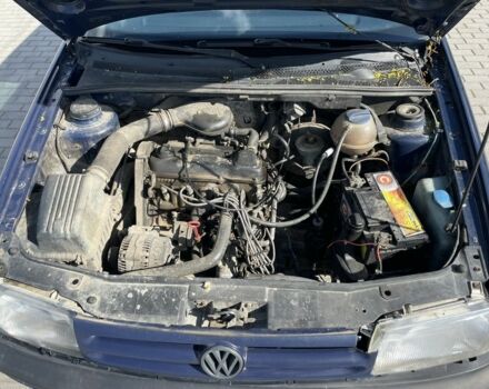 Синій Фольксваген Венто, об'ємом двигуна 1.8 л та пробігом 298 тис. км за 1600 $, фото 15 на Automoto.ua