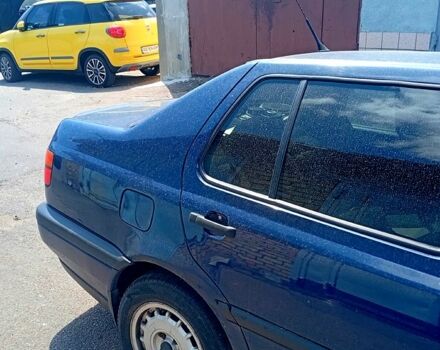Синій Фольксваген Венто, об'ємом двигуна 1.8 л та пробігом 142 тис. км за 1800 $, фото 4 на Automoto.ua