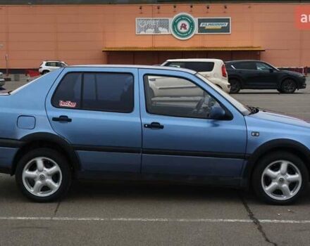 Синій Фольксваген Венто, об'ємом двигуна 1.8 л та пробігом 146 тис. км за 2200 $, фото 3 на Automoto.ua