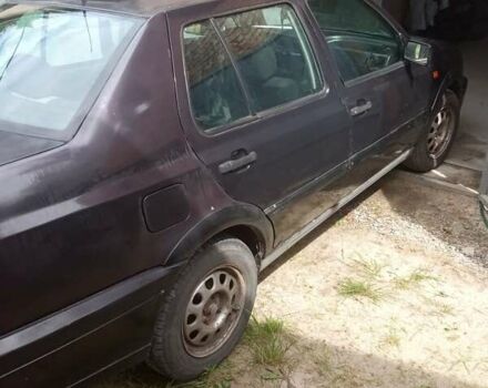 Синий Фольксваген Венто, объемом двигателя 1.8 л и пробегом 260 тыс. км за 1600 $, фото 4 на Automoto.ua