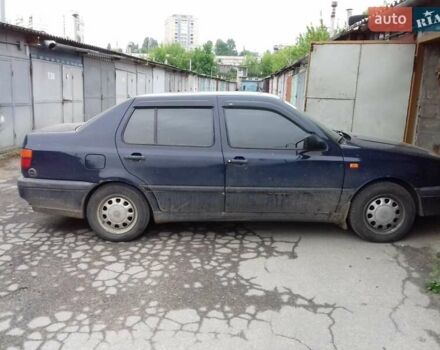 Синій Фольксваген Венто, об'ємом двигуна 1.6 л та пробігом 250 тис. км за 1500 $, фото 4 на Automoto.ua