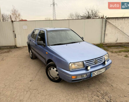 Синій Фольксваген Венто, об'ємом двигуна 1.8 л та пробігом 293 тис. км за 1350 $, фото 1 на Automoto.ua