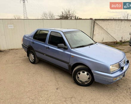 Синій Фольксваген Венто, об'ємом двигуна 1.8 л та пробігом 293 тис. км за 1350 $, фото 2 на Automoto.ua