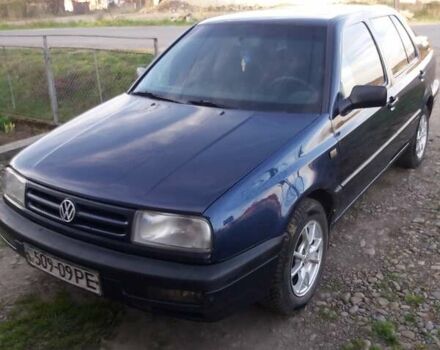 Синий Фольксваген Венто, объемом двигателя 1.8 л и пробегом 230 тыс. км за 1600 $, фото 2 на Automoto.ua