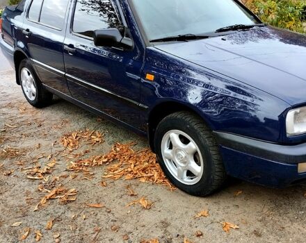 Синій Фольксваген Венто, об'ємом двигуна 1.6 л та пробігом 70 тис. км за 2350 $, фото 1 на Automoto.ua