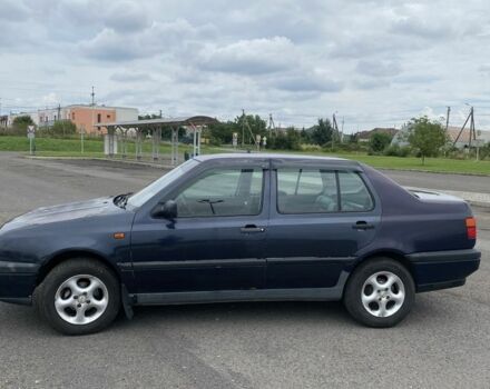 Синий Фольксваген Венто, объемом двигателя 1.8 л и пробегом 300 тыс. км за 1400 $, фото 5 на Automoto.ua