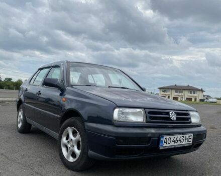 Синий Фольксваген Венто, объемом двигателя 1.8 л и пробегом 300 тыс. км за 1400 $, фото 1 на Automoto.ua