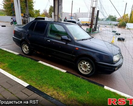 Синій Фольксваген Венто, об'ємом двигуна 1.8 л та пробігом 100 тис. км за 1100 $, фото 3 на Automoto.ua
