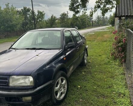 Синій Фольксваген Венто, об'ємом двигуна 1.8 л та пробігом 300 тис. км за 350 $, фото 5 на Automoto.ua