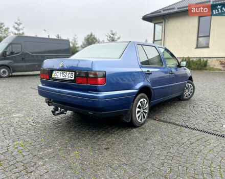 Синій Фольксваген Венто, об'ємом двигуна 2 л та пробігом 319 тис. км за 2199 $, фото 2 на Automoto.ua