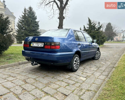 Синий Фольксваген Венто, объемом двигателя 2 л и пробегом 319 тыс. км за 2249 $, фото 2 на Automoto.ua