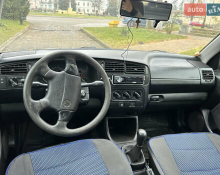 Синий Фольксваген Венто, объемом двигателя 2 л и пробегом 319 тыс. км за 2249 $, фото 8 на Automoto.ua