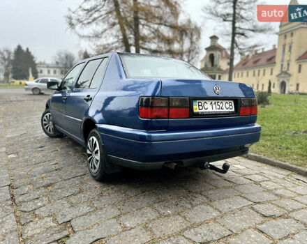 Синий Фольксваген Венто, объемом двигателя 2 л и пробегом 319 тыс. км за 2249 $, фото 3 на Automoto.ua