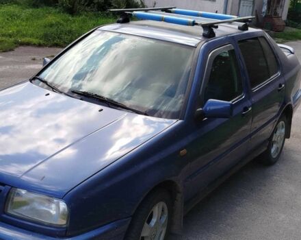 Синий Фольксваген Венто, объемом двигателя 1.8 л и пробегом 235 тыс. км за 2800 $, фото 3 на Automoto.ua