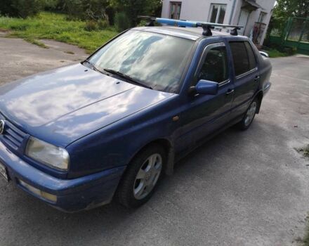 Синий Фольксваген Венто, объемом двигателя 1.8 л и пробегом 235 тыс. км за 2700 $, фото 3 на Automoto.ua