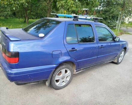 Синий Фольксваген Венто, объемом двигателя 1.8 л и пробегом 235 тыс. км за 2800 $, фото 5 на Automoto.ua