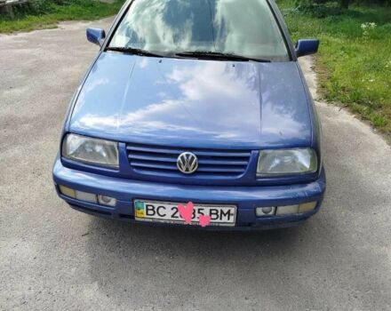 Синий Фольксваген Венто, объемом двигателя 1.8 л и пробегом 235 тыс. км за 2700 $, фото 2 на Automoto.ua