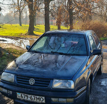Синий Фольксваген Венто, объемом двигателя 1.78 л и пробегом 285 тыс. км за 1500 $, фото 1 на Automoto.ua