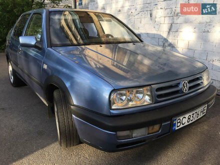 Фольксваген Венто 1992 у Києві на Automoto.ua Синій Фольксваген Венто, об'ємом двигуна 1.8 л та пробігом 140 тис. км за 2100 $, фото 1 на Automoto.ua