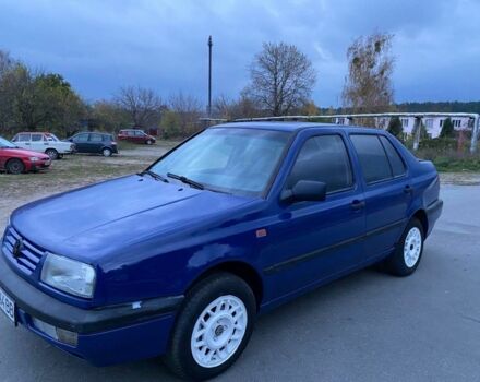 Синій Фольксваген Венто, об'ємом двигуна 1.8 л та пробігом 250 тис. км за 1700 $, фото 1 на Automoto.ua