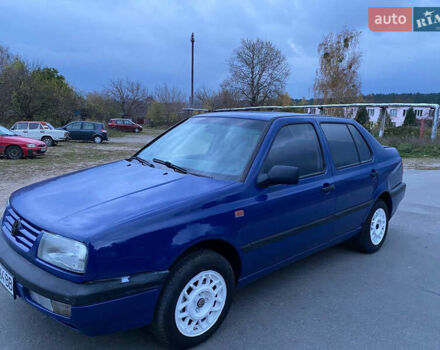 Синій Фольксваген Венто, об'ємом двигуна 1.78 л та пробігом 250 тис. км за 1700 $, фото 1 на Automoto.ua