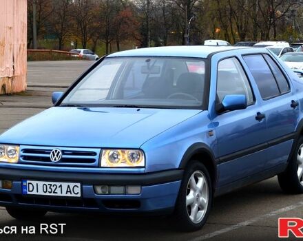 Синий Фольксваген Венто, объемом двигателя 1.8 л и пробегом 146 тыс. км за 2000 $, фото 1 на Automoto.ua