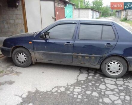 Синій Фольксваген Венто, об'ємом двигуна 1.6 л та пробігом 250 тис. км за 1500 $, фото 1 на Automoto.ua