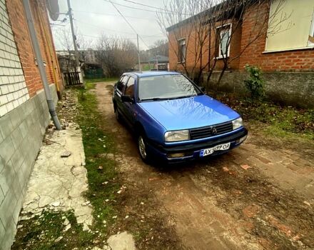 Синий Фольксваген Венто, объемом двигателя 1.8 л и пробегом 186 тыс. км за 2000 $, фото 1 на Automoto.ua