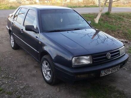 Фольксваген Венто 1993 в Хусте на Automoto.ua Синий Фольксваген Венто, объемом двигателя 1.8 л и пробегом 230 тыс. км за 1600 $, фото 1 на Automoto.ua