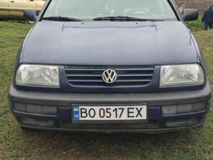 Синій Фольксваген Венто, об'ємом двигуна 1.8 л та пробігом 300 тис. км за 1900 $, фото 1 на Automoto.ua