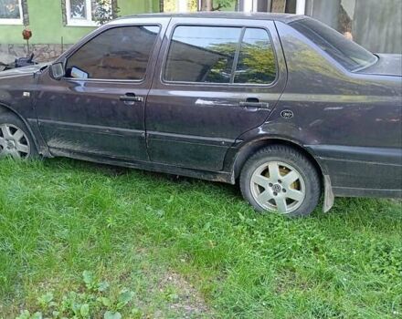 Синій Фольксваген Венто, об'ємом двигуна 1.78 л та пробігом 255 тис. км за 1100 $, фото 1 на Automoto.ua