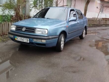Фольксваген Венто 1994 у Львові на Automoto.ua Синій Фольксваген Венто, об'ємом двигуна 1.8 л та пробігом 3 тис. км за 120000 $, фото 1 на Automoto.ua