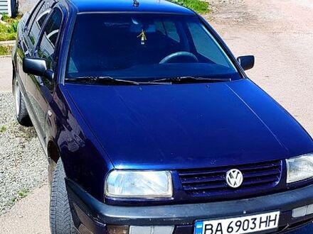 Фольксваген Венто 1994 у Кропивницькому (Кіровограді) на Automoto.ua Синій Фольксваген Венто, об'ємом двигуна 1.6 л та пробігом 200 тис. км за 3500 $, фото 1 на Automoto.ua
