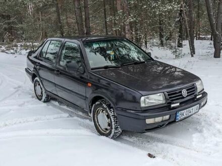 Синий Фольксваген Венто, объемом двигателя 1.78 л и пробегом 69 тыс. км за 1650 $, фото 1 на Automoto.ua