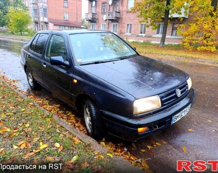 Синий Фольксваген Венто, объемом двигателя 1.8 л и пробегом 100 тыс. км за 1100 $, фото 1 на Automoto.ua