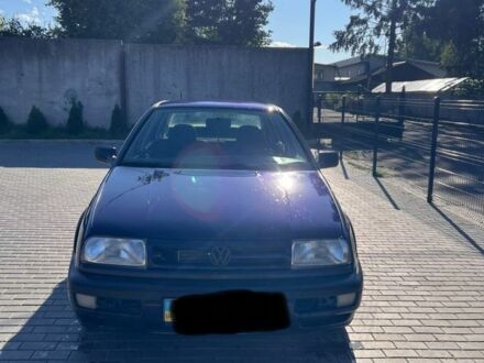 Фольксваген Венто 1996 у Березне на Automoto.ua Синій Фольксваген Венто, об'ємом двигуна 1.8 л та пробігом 2 тис. км за 950 $, фото 1 на Automoto.ua
