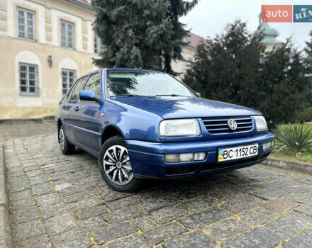 Синий Фольксваген Венто, объемом двигателя 2 л и пробегом 319 тыс. км за 2249 $, фото 1 на Automoto.ua