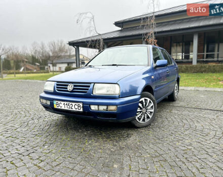 Синій Фольксваген Венто, об'ємом двигуна 2 л та пробігом 319 тис. км за 2199 $, фото 1 на Automoto.ua