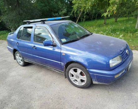 Синий Фольксваген Венто, объемом двигателя 1.8 л и пробегом 235 тыс. км за 2700 $, фото 1 на Automoto.ua